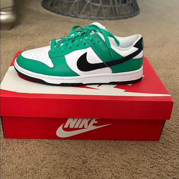 Nike Stadium Green Black-White Low Dunks - Picture 1 of 7